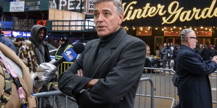 George Clooney revisits a journalistic hero in Broadway version of ‘Good Night, and Good Luck’