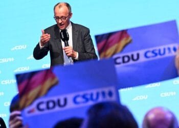 German frontrunner pledges to lead in Europe before key election