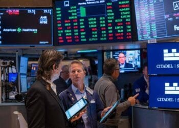 Global stock markets wobble, gold shines as tariff uncertainty looms