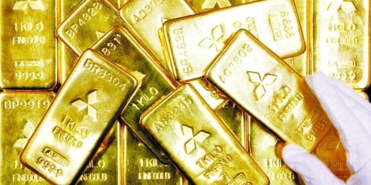 Gold holds near 1-month peak