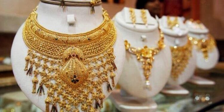 Gold set for third week of gains on uncertainties, rate cut hopes