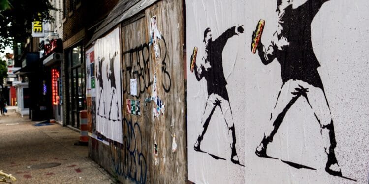 Grand jury declines to indict man for throwing sandwich at US agents