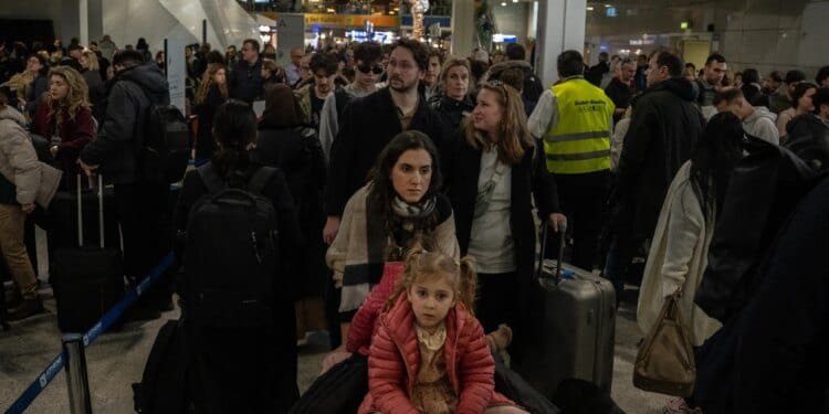 Greek flights restart after radio loss grinds airport operations to halt 1 Greek flights restart after radio loss grinds airport operations to halt