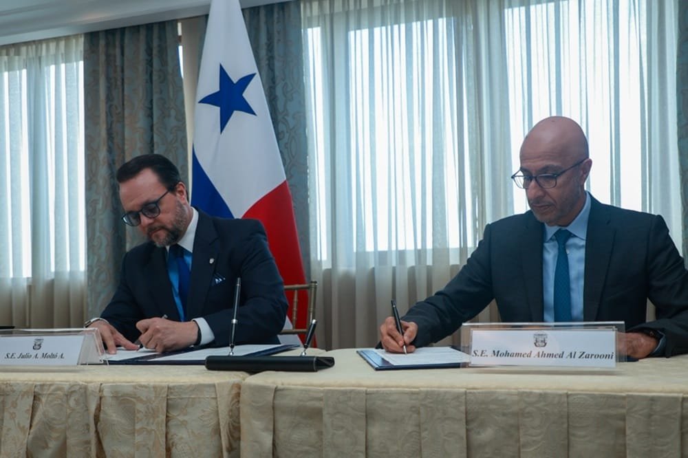 HE Dr Al Zarooni Signing the MoU with the Minister of Commerce and Industries in Panama