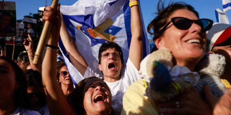 Hamas and Israel begin prisoner exchange before Gaza summit