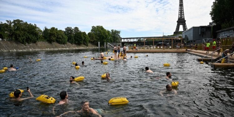 Happy swimmers cool off in Paris