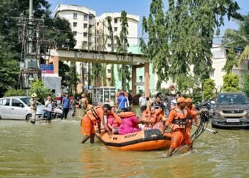 Heavy downpour lashes Bengaluru, disrupts flights