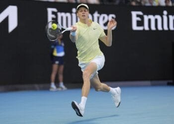 Holder Sinner roars back in as Swiatek sets up clash against Raducanu