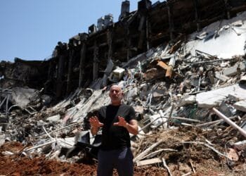 How does Israel restrict its media from reporting on the Iran conflict?