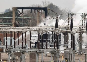 Huge fire closes UK's Heathrow Airport, global flight schedules disrupted