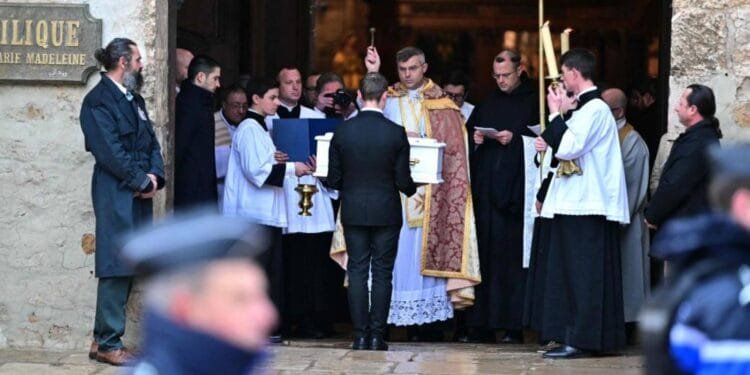 Hundreds of mourners bid farewell to French toddler 1 Hundreds of mourners bid farewell to French toddler