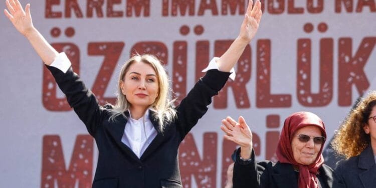 Hundreds of thousands join Istanbul protest rally 1 Hundreds of thousands join Istanbul protest rally