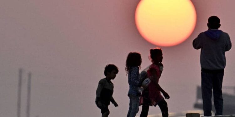 India faces warmer February, winter crops at risk