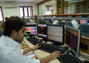 Indian market consolidates amid global uncertainties