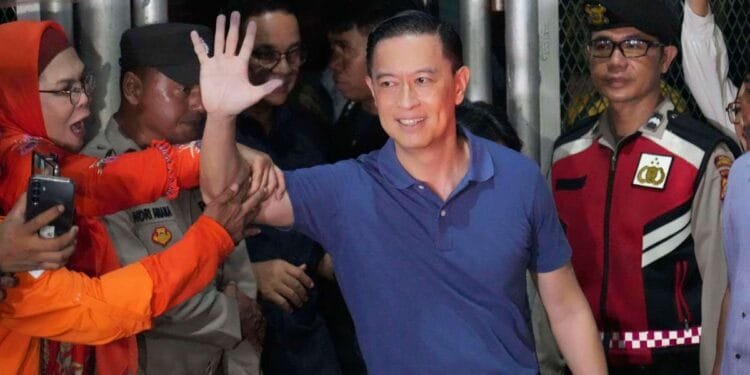 Indonesian president frees hundreds of prisoners as part of unity plan