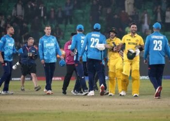 Inglis trumps Duckett as Australia defeat England in record chase