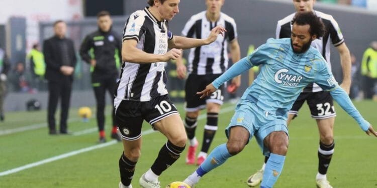 Injuries after football 'ultras' ambush rivals' train in Italy