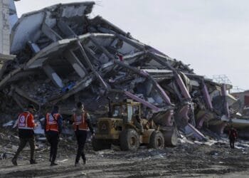 Israel blocks thousands of Palestinians from returning to northern Gaza over ceasefire dispute