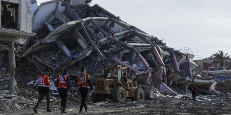 Israel blocks thousands of Palestinians from returning to northern Gaza over ceasefire dispute