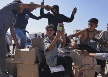 Israeli troops fire warning shots as Palestinians overwhelm new Gaza food center