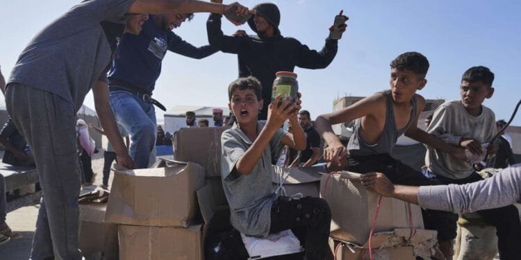 Israeli troops fire warning shots as Palestinians overwhelm new Gaza food center