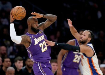 Knicks beat Lakers; spoil LeBron James’s 32nd game at Madison Square Garden