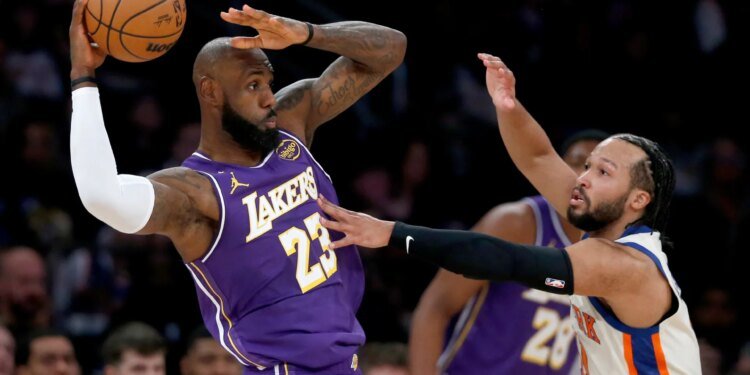 Knicks beat Lakers; spoil LeBron James’s 32nd game at Madison Square Garden