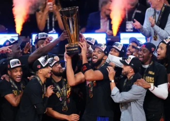 Knicks rally to beat Spurs, win first NBA Cup final