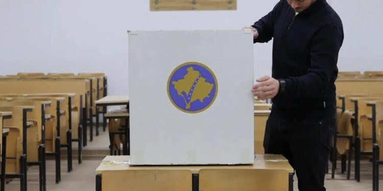 Kosovo votes in snap election in bid to end a year of political deadlock 1 Kosovo votes in snap election in bid to end a year of political deadlock
