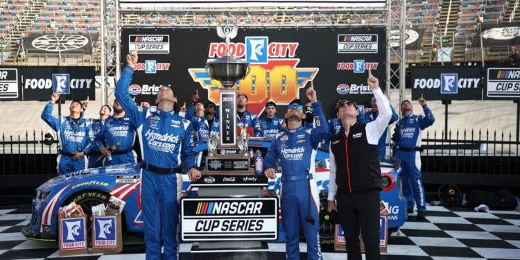 Kyle Larson and Denny Hamlin renew rivalry at Bristol 1 Kyle Larson and Denny Hamlin renew rivalry at Bristol