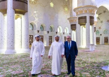Lebanon PM visits Sheikh Zayed Mosque