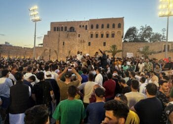 Libyan ministers resign as protesters call for government to step down