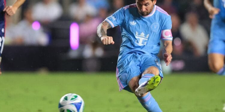 Lionel Messi assists Inter Miami back into win column against Revolution 1 Lionel Messi assists Inter Miami back into win column against Revolution