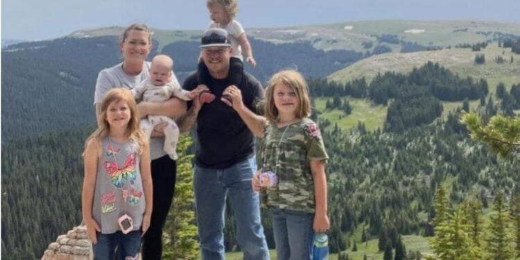 Mother shoots her four daughters before committing suicide in America