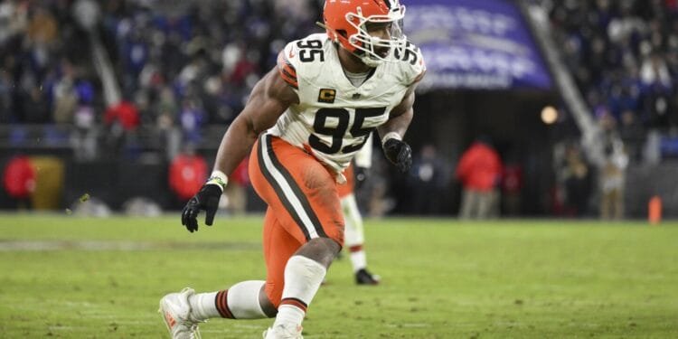 Myles Garrett becomes the highest-paid non-quarterback in NFL history at $40 million per year 1 Myles Garrett becomes the highest-paid non-quarterback in NFL history at $40 million per year