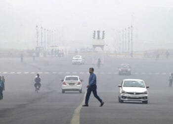New Delhi bans 15-year-old cars from refuelling to help tackle city's pollution