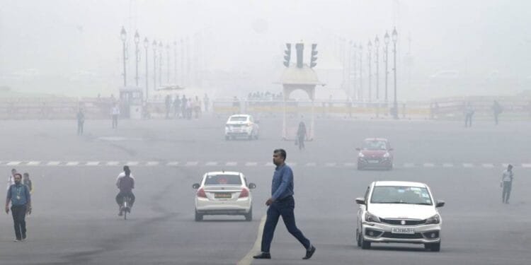 New Delhi bans 15-year-old cars from refuelling to help tackle city's pollution