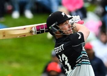 New Zealand thrash Pakistan again to go 2-0 up in T20 cricket series