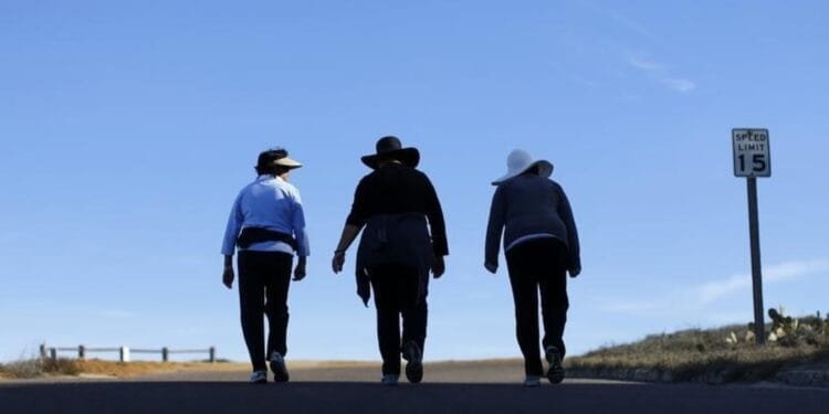 New walking trend promises major health benefits in little time 1 New walking trend promises major health benefits in little time