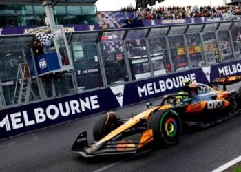 Norris holds off Verstappen to win wild F1 opener in Australia