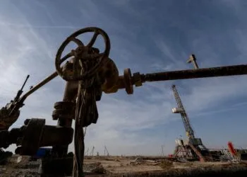 Oil prices head for lowest close over Trump tariffs