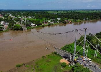 One dead, two missing in Ecuador suspension bridge collapse
