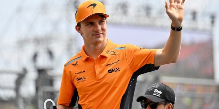 Oscar Piastri signs new F1 contract with McLaren