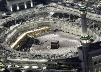 Over 4.1 million gather at Grand Mosque on 29th night of Ramadan