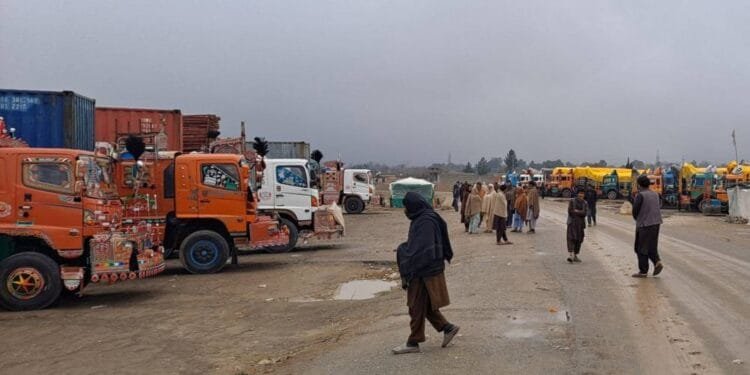 Pak-Afghan main border crossing reopens for trade after 25-day