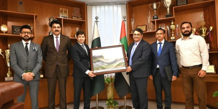 Pak, Bangla Consuls General talk relations