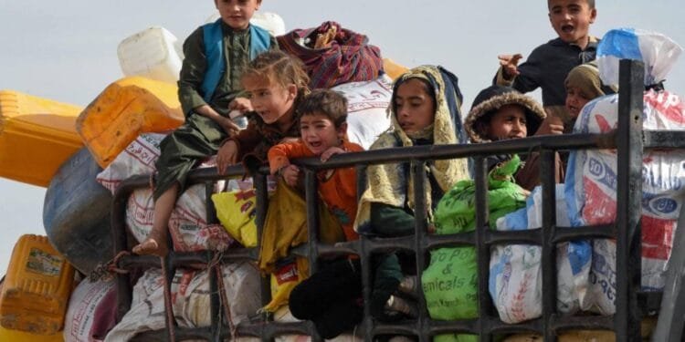 Pakistan asks Afghan citizen card holders to leave by March 31