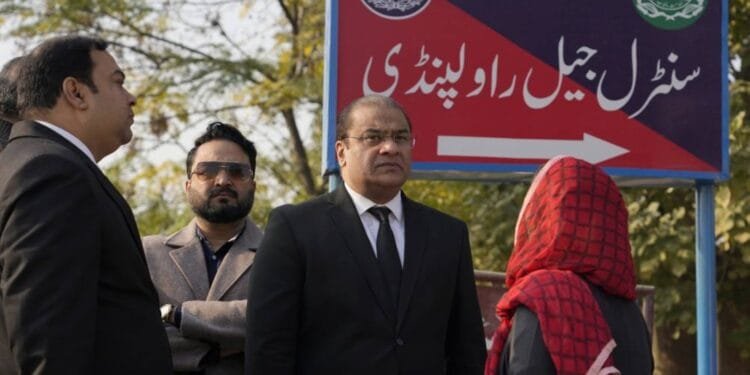 Pakistan court sentences five men to death for 'blasphemous content' 1 Pakistan court sentences five men to death for 'blasphemous content'