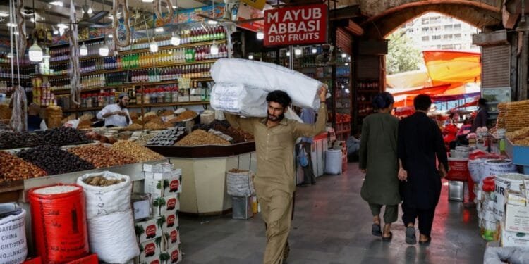 Pakistan unexpectedly halts easing cycle, keeps key interest rate at 12%