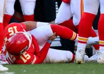 Patrick Mahomes suffers knee injury in Chiefs’ game against Chargers